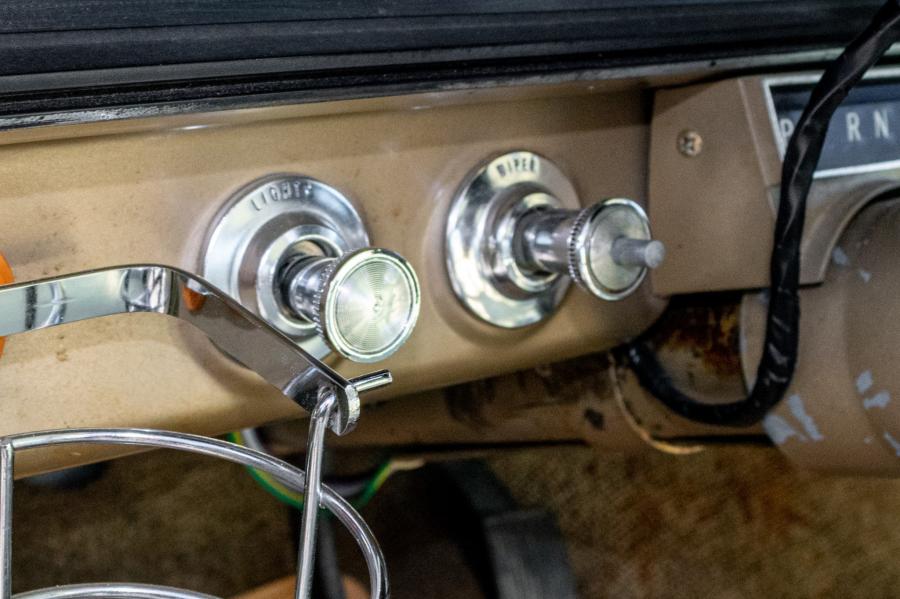 Детали интерьера Chevrolet Chevy II Nova Sedan (11569) 1966 года  (фото 53 из 102)